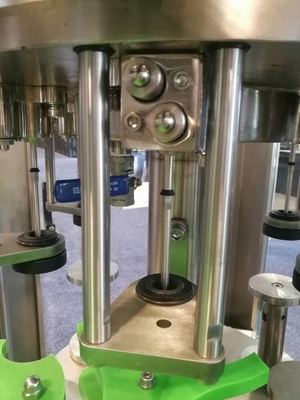 automatische ausspülende füllende 500bph und mit einer Kappe bedeckende Maschine, 3 in 1 Füllmaschine