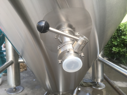 Bierbrauen-Ausrüstung 20bbl des Handwerks-SUS304 mit Karbonisations-Stein PLC-Steuerung