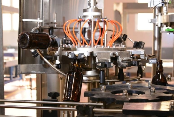 3 in 1 Füllmaschine der Glasflaschen-Sus304 für Handwerks-Brauerei kohlensäurehaltiges Getränk