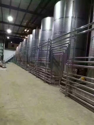 Großer Bier-Gärungserreger-schlüsselfertige Brauerei-Linie konischer Mantelgärungserreger mit 120 Fässern