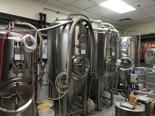 Mikrokneipe Microbrewery-Ausrüstung 3,5 Fass-Brauensystem-polierte Oberfläche