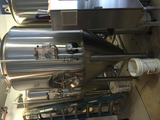 Mikrokneipe Microbrewery-Ausrüstung 3,5 Fass-Brauensystem-polierte Oberfläche