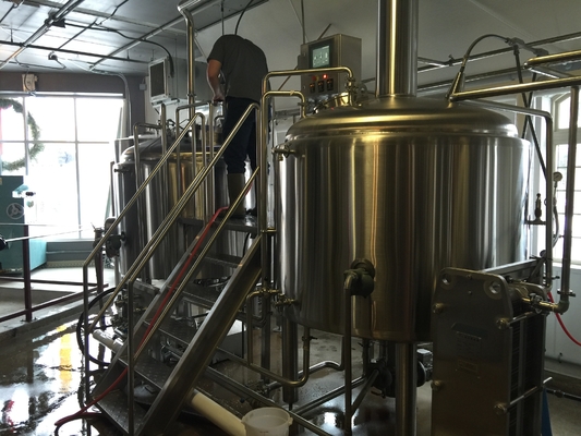 Mikrokneipe Microbrewery-Ausrüstung 3,5 Fass-Brauensystem-polierte Oberfläche