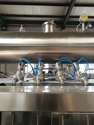 Zwei in einer aseptischen Glasflaschen-füllenden und mit einer Kappe bedeckenden Maschine für Dosen des Bier-5L