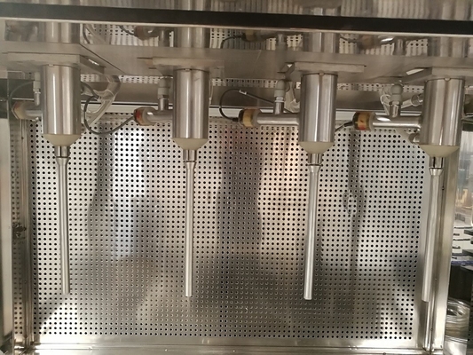 Zwei in einer aseptischen Glasflaschen-füllenden und mit einer Kappe bedeckenden Maschine für Dosen des Bier-5L
