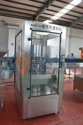 Glasflaschen-Füllmaschine elektrische 3 Traube Vinager teilen 2000Bph 380V 50Hz in Phasen ein