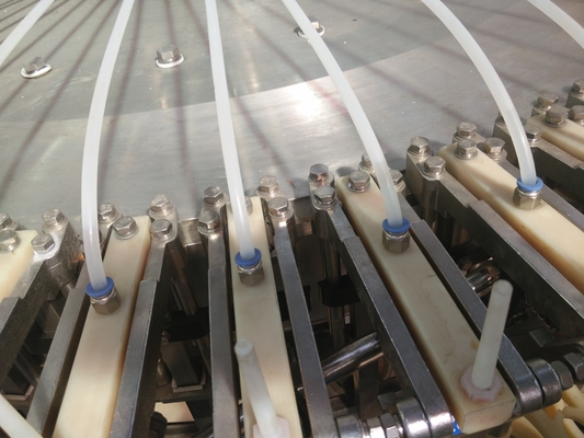FLASCHENREINIGUNG füllende mit einer Kappe bedeckende monoblock Maschinen-Spannung 220V oder 380V des Edelstahl-304 Glas