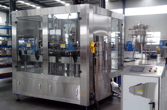 Industrielle abfüllende Ausrüstung Monoblock des Sus-304 füllende und mit einer Kappe bedeckende Maschine
